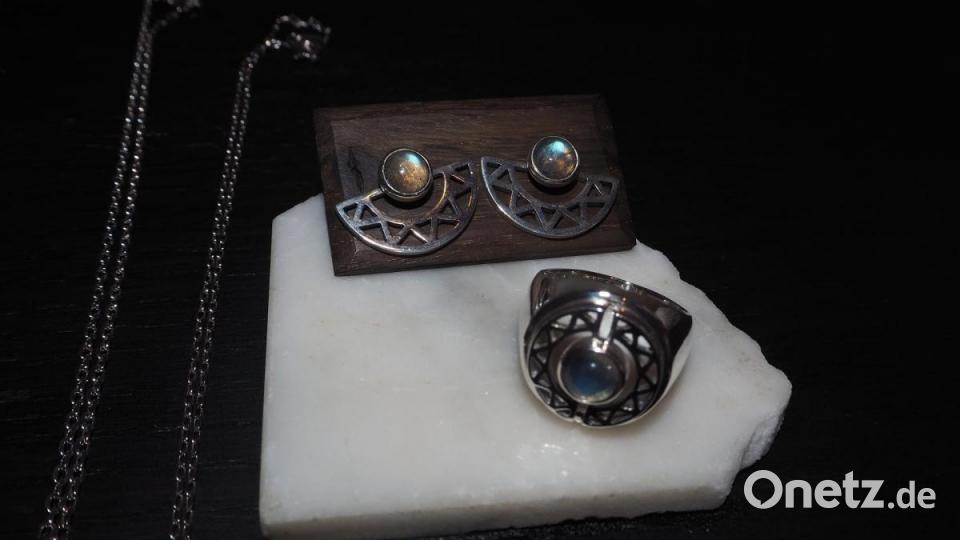 Inspiriert von einer Reise nach Peru haben die Goldschmiede aus Russland Ornamente aus dieser Kultur in Schmuck transferiert. Bild:  bl