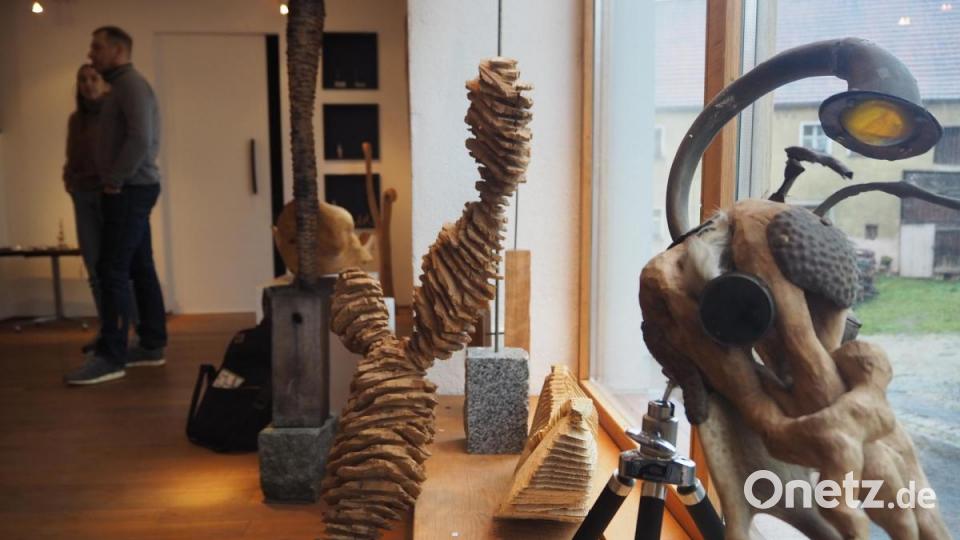 So manches Stück Holz inspiriert den Künstler Vasilij Plotnikov zu einem bizarren Wesen. Bild: bl