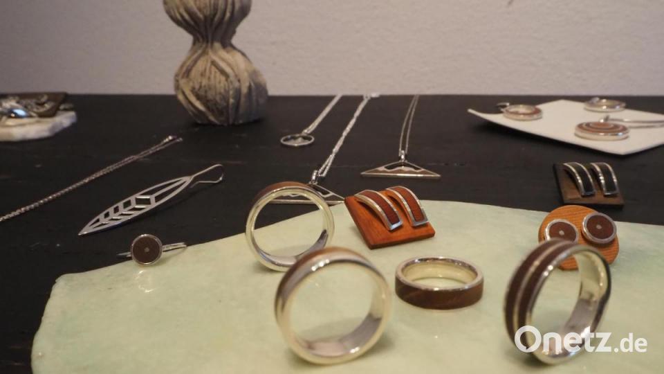 Bei dieser Kollektion haben Nastja Swerdlowa und Sergej Tokmakov Holz mit Silber kombiniert Bild: bl