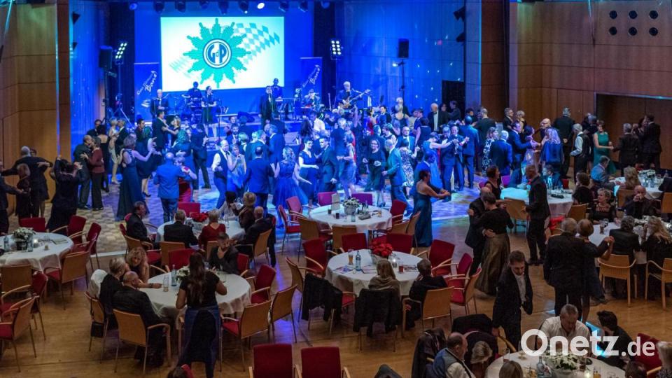 Ein umfangreiches Programm machte den Galaabend der Polizei im ACC zum Ereignis. Bild: chl