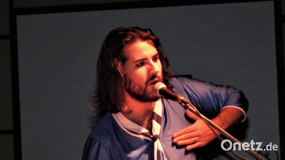 Die Abba-Show in der Mehrzweckhalle Mitterteich war ein Ohren- und Augenschmaus für das 550-köpfige Publikum. Bild: ubb