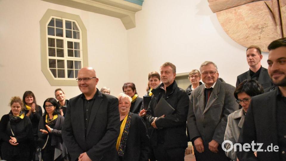 &quot;Kunst trifft Kunst&quot; beim Kantatenkonzert in der evangelischen Michaelskirche Grafenwöhr und im Gemeindehaus bei einer Vernissage mit Bilder von Johannes Janner. Bild: rgr