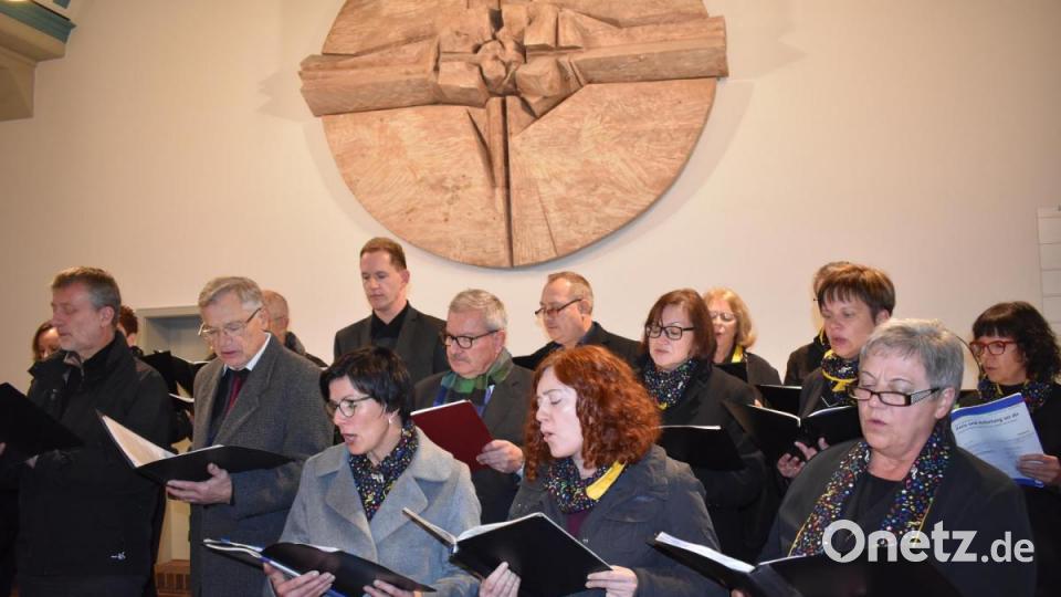 &quot;Kunst trifft Kunst&quot; beim Kantatenkonzert in der evangelischen Michaelskirche Grafenwöhr und im Gemeindehaus bei einer Vernissage mit Bilder von Johannes Janner. Bild: rgr