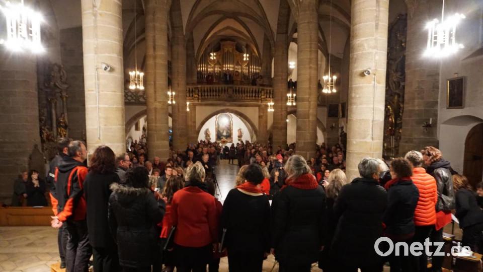 Ein musikalisch abwechslungsreiches Jubiläumskonzert erlebten die Besucher in der Stadtpfarrkirche. Bild: kaz