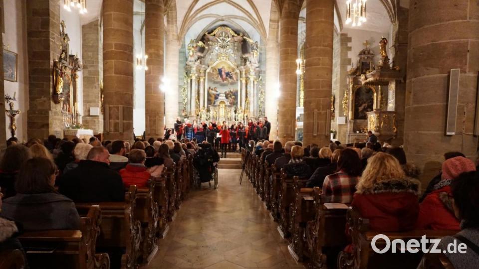 Ein musikalisch abwechslungsreiches Jubiläumskonzert erlebten die Besucher in der Stadtpfarrkirche. Bild: kaz