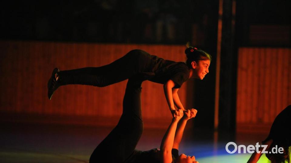 Akrobatik zeigte die Schule Ammersricht mit der Willmannschule. Bild: Andreas Brückmann