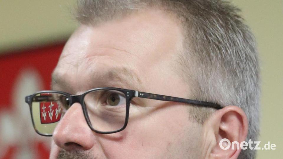 Der Vorsitzende des Feuerwehrvereins und Kreisbrandmeister Thomas Wiesent eröffnete den Abend und begrüßte im vollen Saal des Gerätehauses zahlreiche Gäste aus Politik und Wirtschaft. Bild: mfh