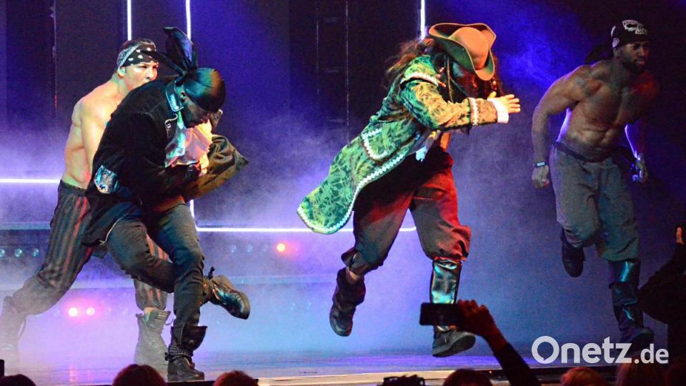Die &quot;Sixx Paxx&quot;-Boys geben sich als wahre Profi-Tänzer. Bild: Kunz
