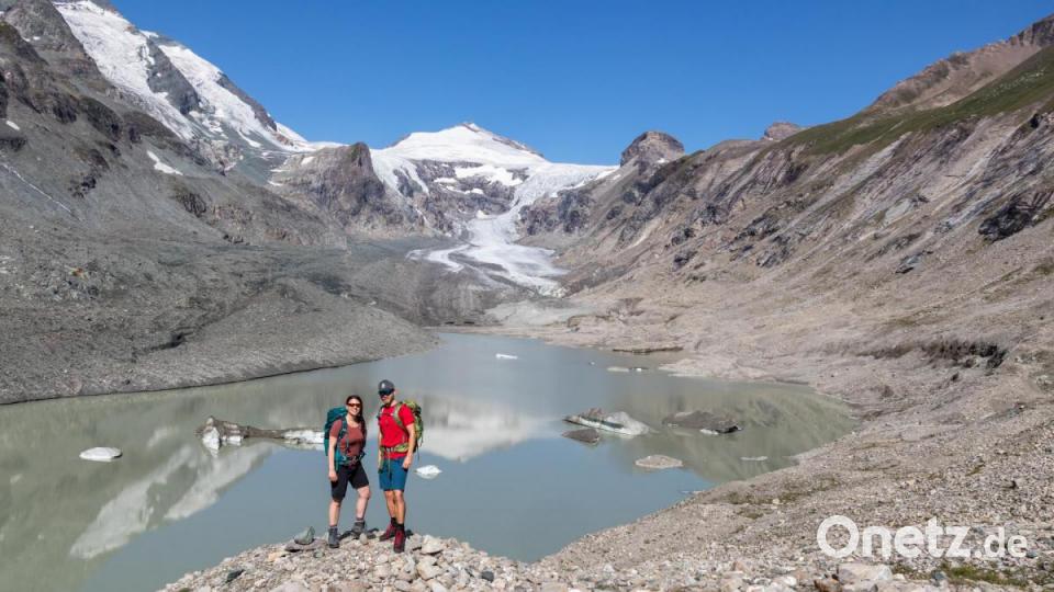 Biggi und Flo am Anfang ihres Abenteuers Alpe Adria Trail am Fuße des Großglockners in Kärnten. Bild: exb/Florian Westermann