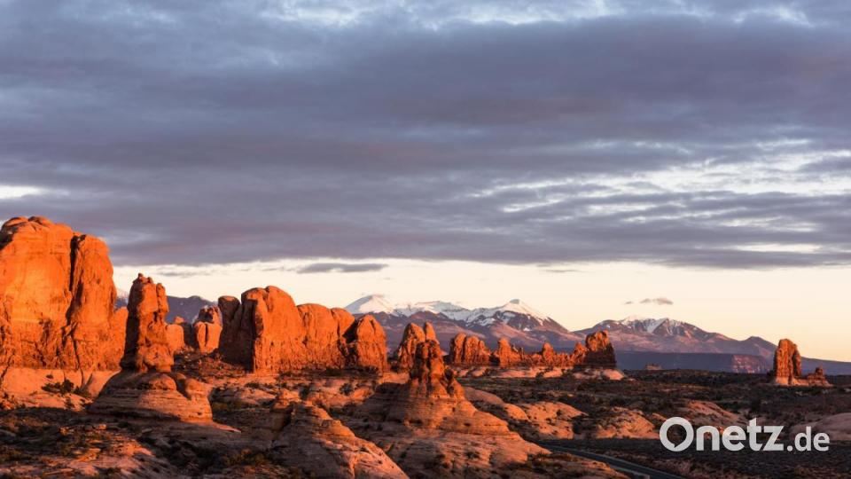 Zum Sonnenuntergang leuchtet der Sandstein im Arches Nationalpark in Utah in den schönsten Farben. Bild: exb/Florian Westermann