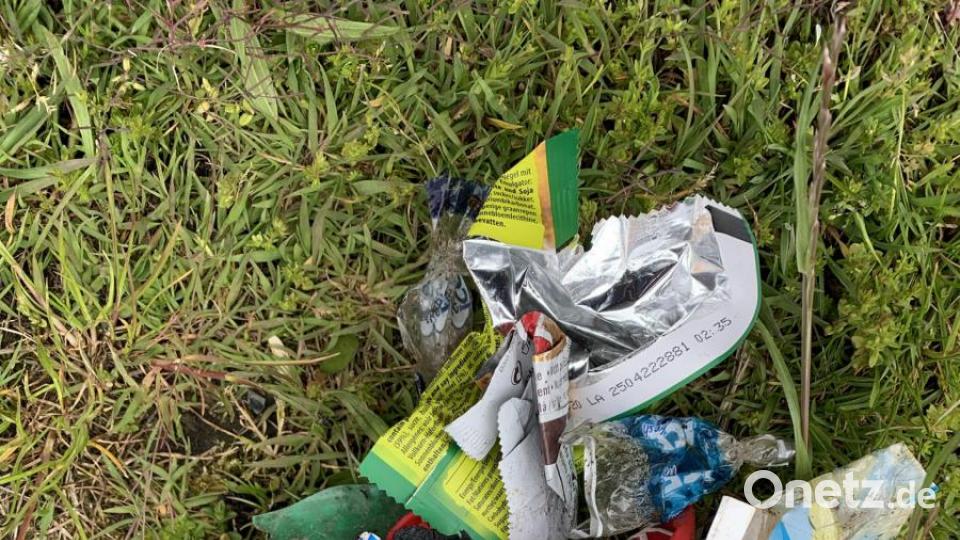 Biggi und Flo lassen keinen Müll zurück. Vielmehr nutzen sie ihre Wanderungen dafür, die Natur von unnötigem Plastik zu befreien. Bild: exb/Florian Westermann