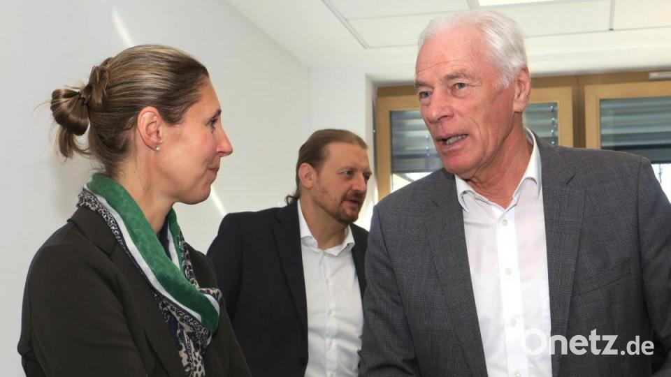Gute Unterhaltung beim Stehempfang Bild: rhi