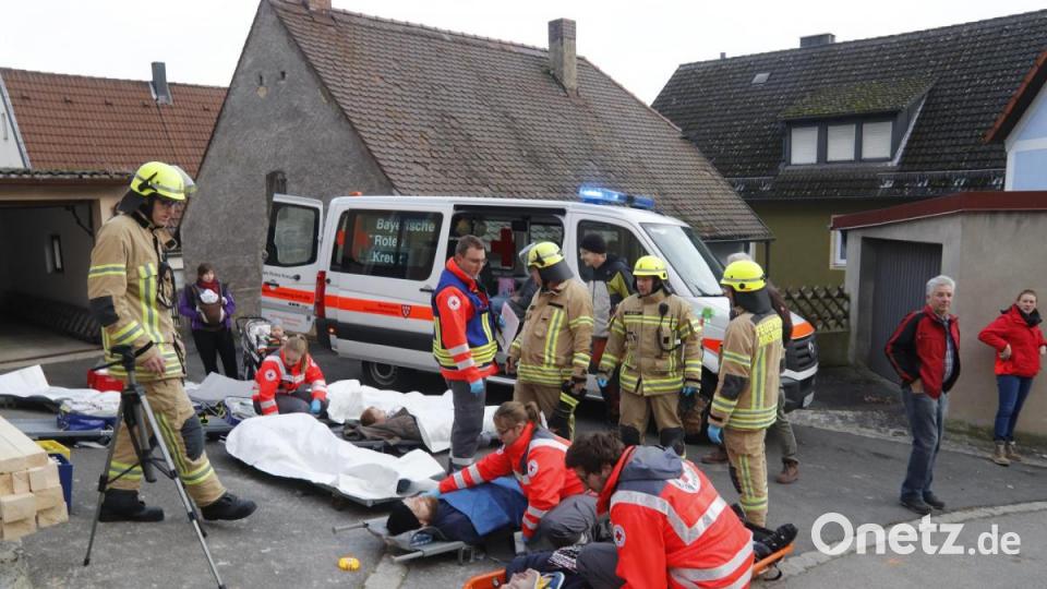 Alle Verletzten werden zur Sammelstelle gebracht und dort versorgt. Bild: mfh
