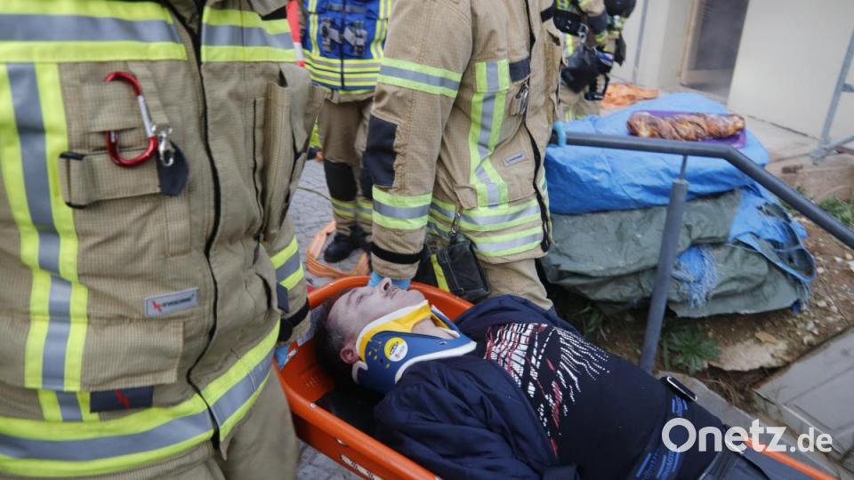 Jeder Handgriff sitzt. Die Freiwillige Feuerwehr Rosenberg hat die Situation im Griff. Bild: mfh