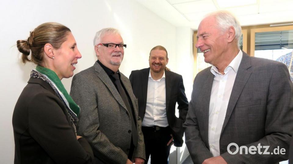 Beim Stehempfang bleib Zeit für Gespräche. Bild: rhi