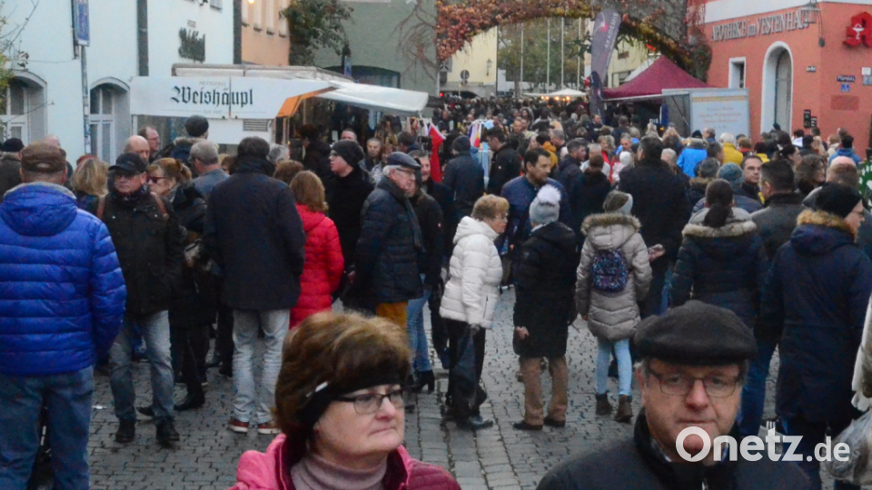 Tausende Besucher in der Fußgängerzone. Bild: Kunz