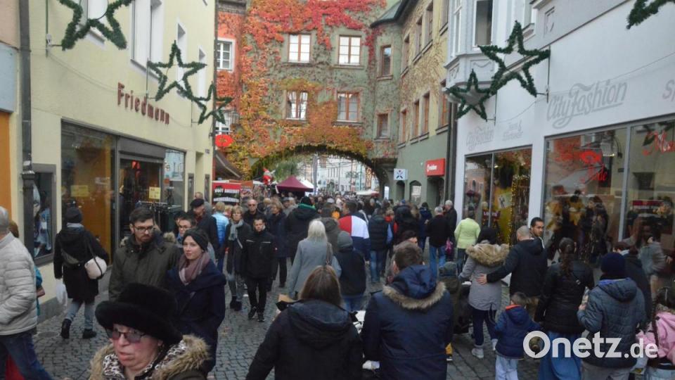 Besuchermassen in der Stadt. Bild: Kunz