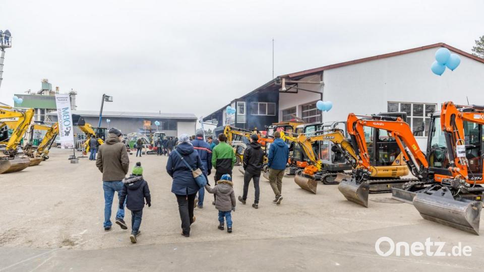 Auf dem Betriebsgelände von OBM Baumaschinen dürfen große und kleine Bagger-Fans selbst ran an die Hebel. Bild: exb