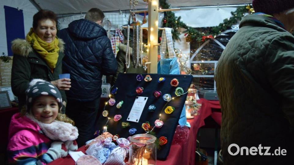 Auch die Kinder nutzten das große Angebot und machten schon &quot;Weihnachtsschnäppchen.&quot; Bild: bej