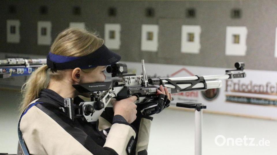 Mit nur zwei Ringen weniger unterlag Elena Zimmermann von Einigkeit Hubertus Kastl ihrem Gegner Florian Krumm vom SV Pfeil Vöhringen. Bild: rpp