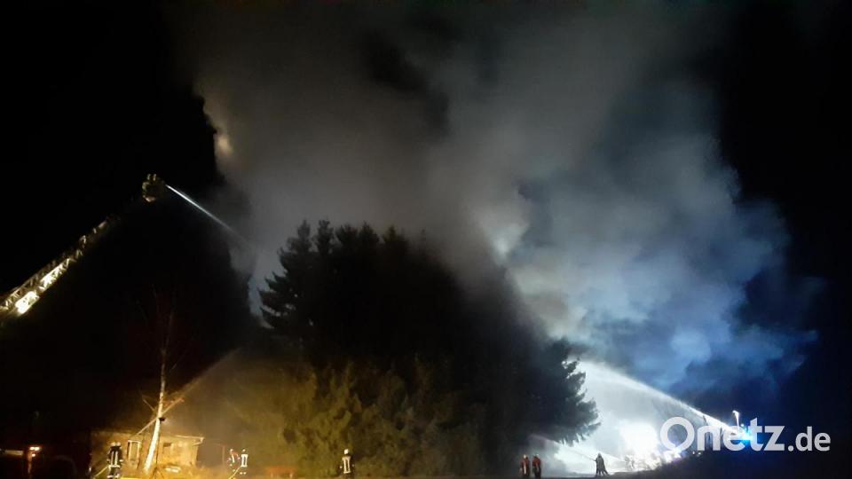 Die Plärnmühle in Erbendorf ist am Montagmorgen niedergebrannt. Bild: Roland Wellenhöfer