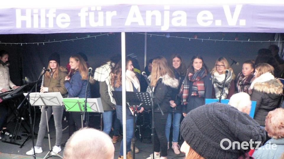 &quot;The Vision&quot;, die ehemalige Firmband aus Kirchenthumbach war ebenfalls mit rythmischen Liedern dabei. Bild: Petra Lettner
