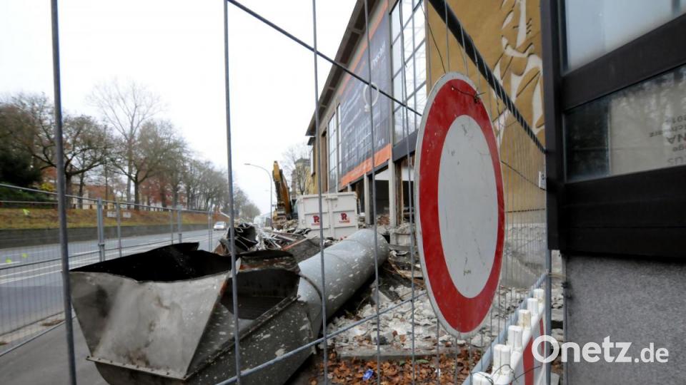 Die Abbrucharbeiten am ehemaligen Josefshaus in Amberg schreiten voran. Bild: Stephan Huber