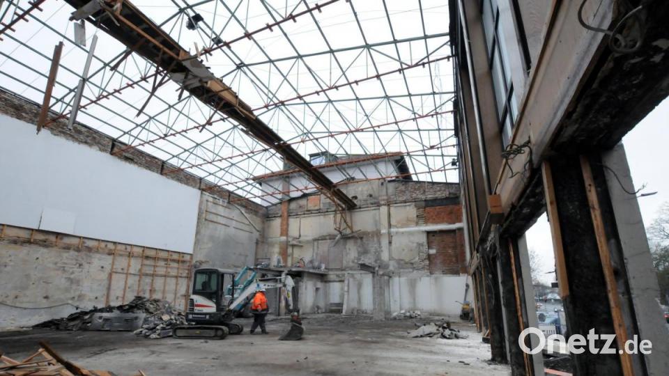 Die Abbrucharbeiten am ehemaligen Josefshaus gehen weiter. Bild: Stephan Huber