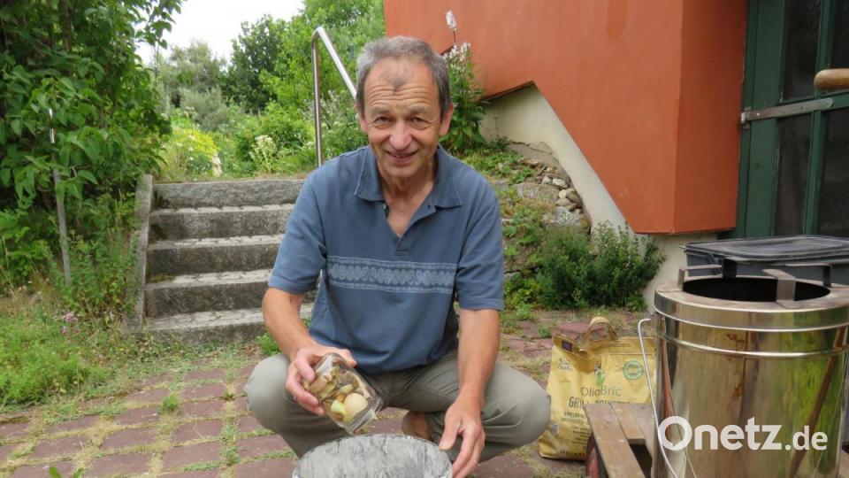 Zwei Eimer und der tägliche Kompost: Mehr braucht es nicht als Grundausstattung. Bild: Ulla Britta Baumer