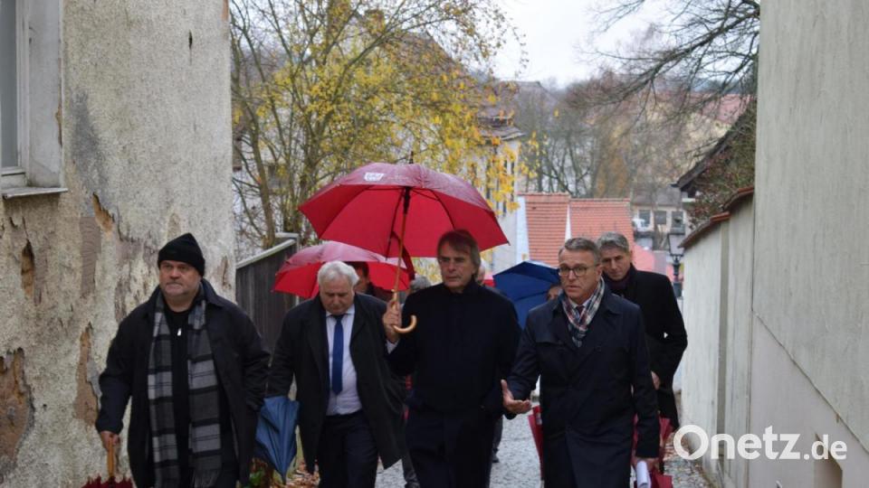 Regierungspräsident Axel Bartelt interessierte sich neben den städtebaulichen Projekten sehr für das Architekturbüro Brückner und Brückner in Tirschenreuth. Er lud sich selbst zur Besichtigung ein. Bild: szl