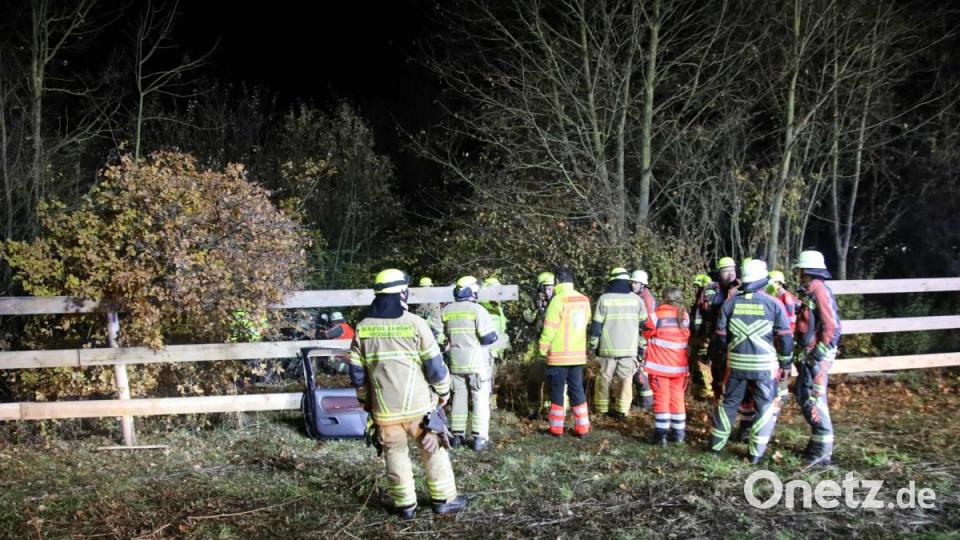 In einem Waldstück kam das Auto zum Stehen. Bild: Alexander Auer