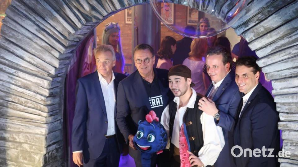 Eröffnung von "Rulantica" mit Inhaberfamilie Mack und Maskottchen "Snorri". Bild: Kunz