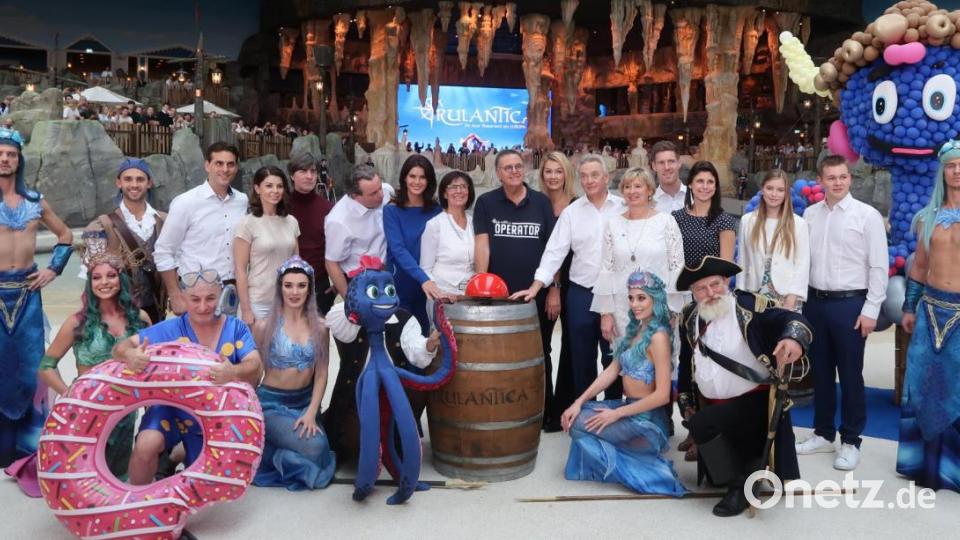 Europa-Park Inhaberfamilie Mack eröffnete am Donnerstag zusammen mit Bundestrainer Joachim Löw und Schwimmlegende Franziska von Almsick die neue Wasserwelt "Rulantica". Bild: Kunz