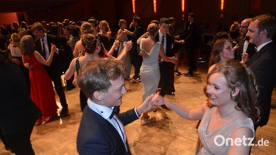 Die rauschende Ballnacht lud dazu ein, das Tanzbein zu schwingen. Bild: Kunz