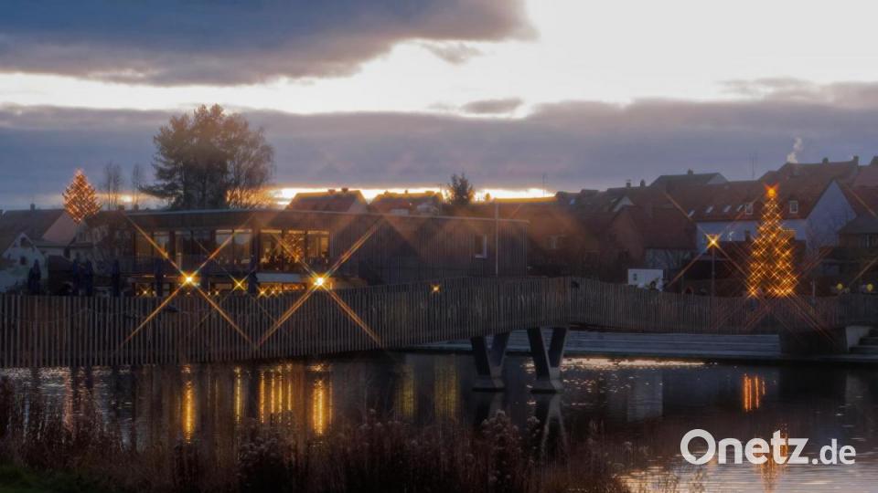 Auch der achte Tirschenreuther Weihnachtsmarkt entpuppt sich gleich am ersten Wochenende als Publikumsmagnet und ist damit ein voller Erfolg für den Lions-Club als Veranstalter. Bild: tr