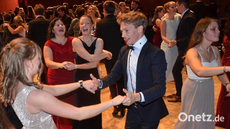 Die rauschende Ballnacht lud dazu ein, das Tanzbein zu schwingen. Bild: Kunz