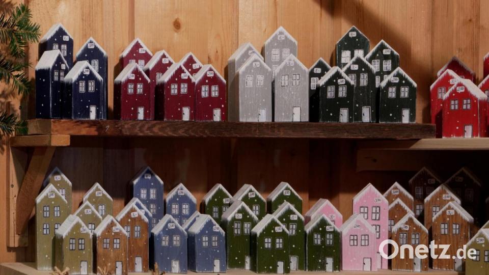 Auch der achte Tirschenreuther Weihnachtsmarkt entpuppt sich gleich am ersten Wochenende als Publikumsmagnet und ist damit ein voller Erfolg für den Lions-Club als Veranstalter. Bild: tr