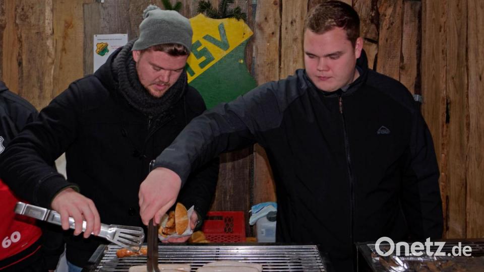 Auch der achte Tirschenreuther Weihnachtsmarkt entpuppt sich gleich am ersten Wochenende als Publikumsmagnet und ist damit ein voller Erfolg für den Lions-Club als Veranstalter. Bild: tr