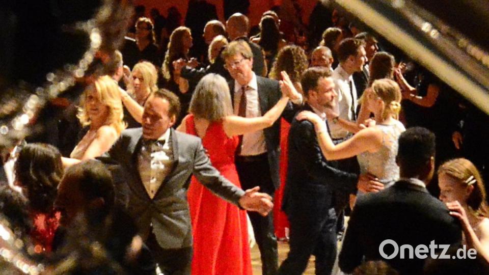 Die rauschende Ballnacht lud dazu ein, das Tanzbein zu schwingen. Bild: Kunz