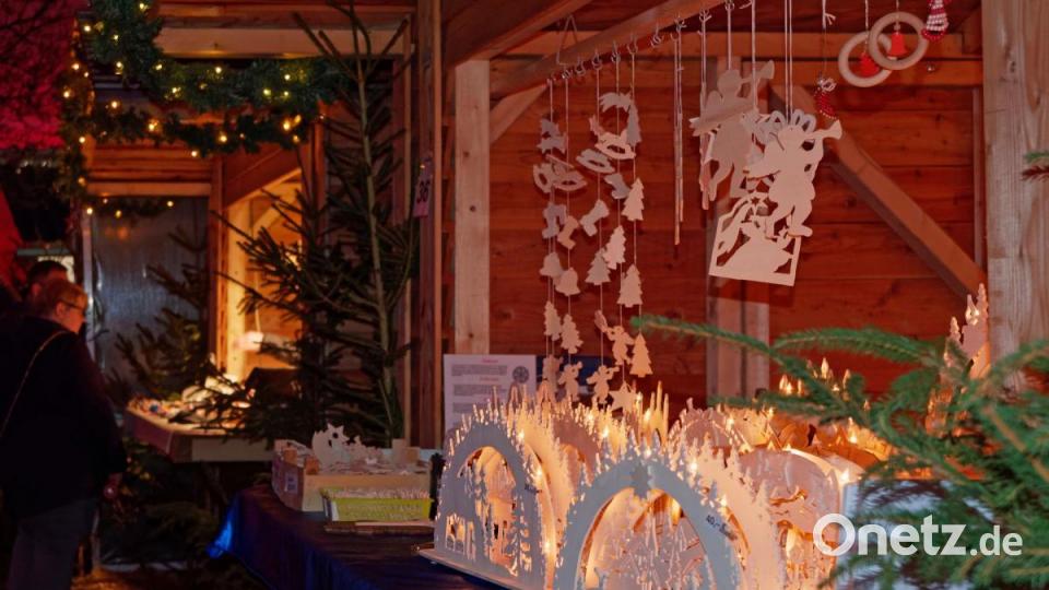 Auch der achte Tirschenreuther Weihnachtsmarkt entpuppt sich gleich am ersten Wochenende als Publikumsmagnet und ist damit ein voller Erfolg für den Lions-Club als Veranstalter. Bild: tr