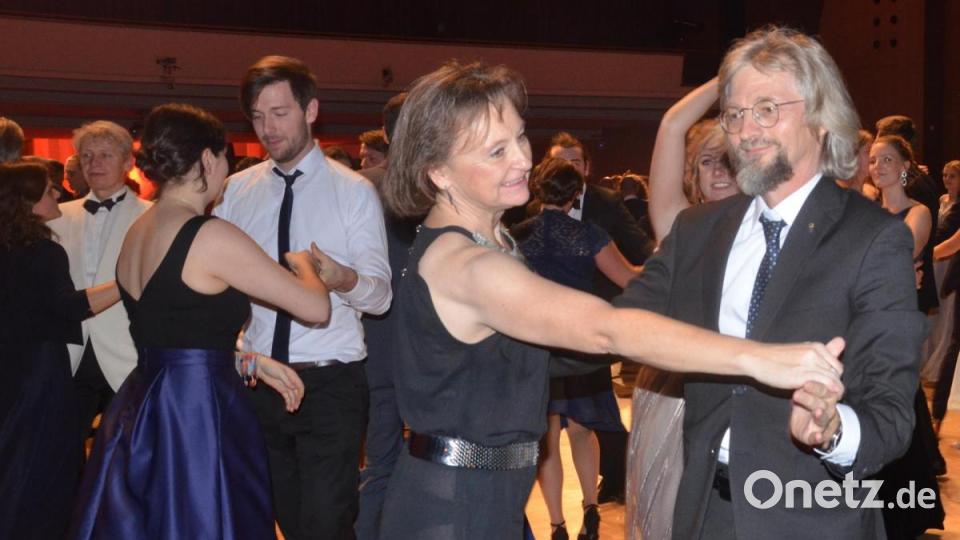 Die rauschende Ballnacht lud dazu ein, das Tanzbein zu schwingen. Bild: Kunz