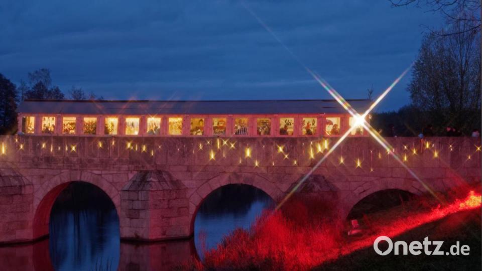 Auch der achte Tirschenreuther Weihnachtsmarkt entpuppt sich gleich am ersten Wochenende als Publikumsmagnet und ist damit ein voller Erfolg für den Lions-Club als Veranstalter. Bild: tr
