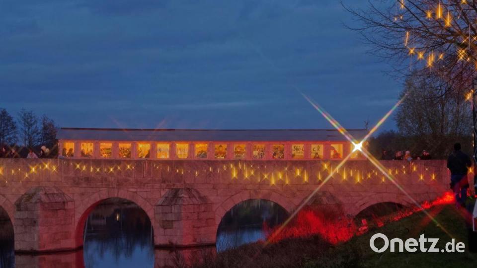Auch der achte Tirschenreuther Weihnachtsmarkt entpuppt sich gleich am ersten Wochenende als Publikumsmagnet und ist damit ein voller Erfolg für den Lions-Club als Veranstalter. Bild: tr
