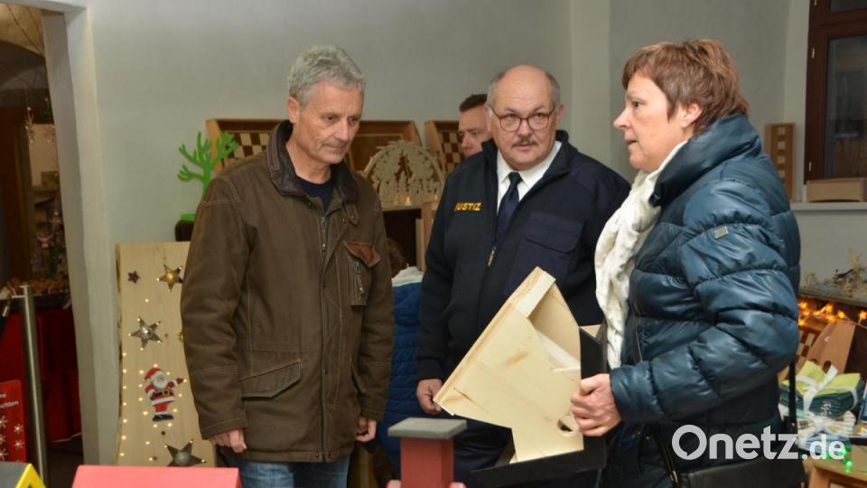 Ein Vogelhäuschen für die Winterfütterung gab es unter anderem am Stand der Justiz. Bild: dob