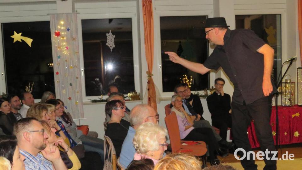 Mit hervorragender Körpersprache und Mimik unterstreicht Hubert Treml die Aussagen seinem Programm &quot;da Rouchl&quot; Bild: adj