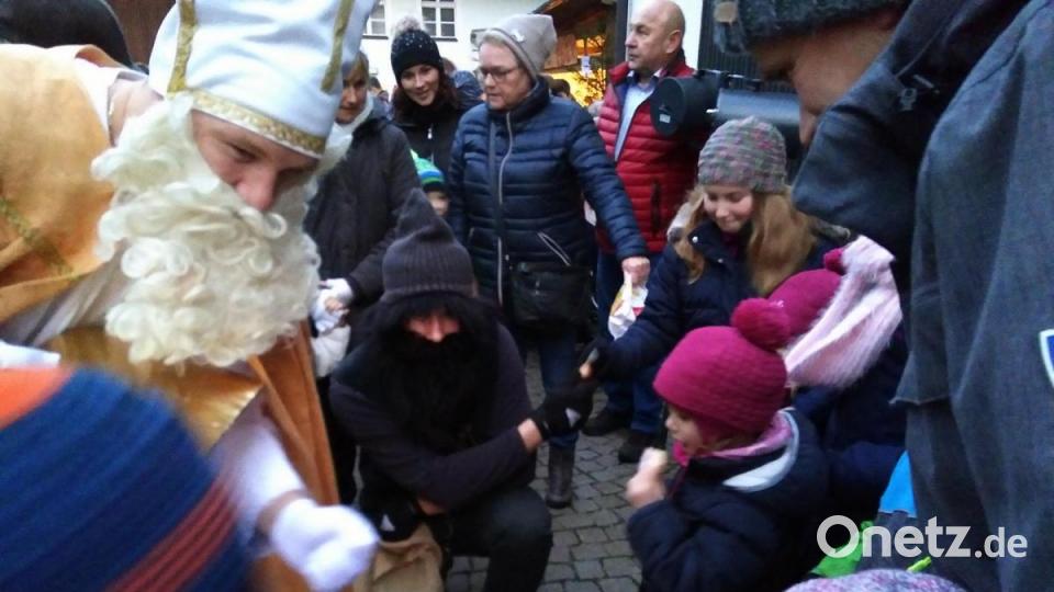 Viel zu tun gab es für Nikolaus und Knecht Ruprecht Bild: mma