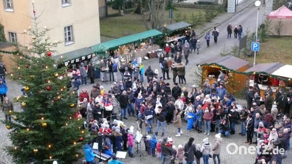 Der Innenhof von Schloss Friedrichsburg bietet eine wunderbare Kulisse für &quot;Advent im Schloss&quot;. Bild: dob