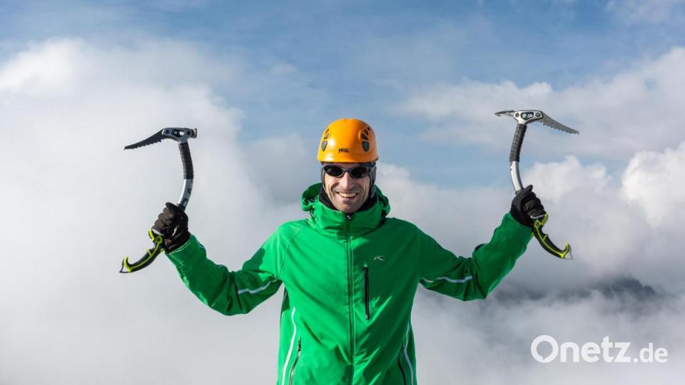 Auf dem Gipfel des Pequeno Alpamayo auf 5370 Metern Höhe. Bild: Philipp Jander