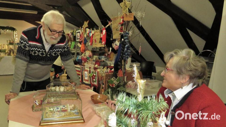 Besondere Kostbarkeiten waren die filigranen Klosterarbeiten von Anni Mark. Bild: ubb
