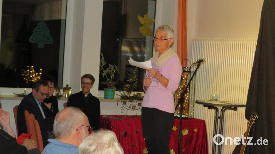 Margit Palaschevsky führt in den Abend ein. Bild: adj